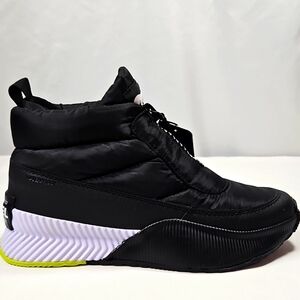 NWOT Women's Sorel Out N About III Puffy Zip Bootie in Black/White – Sz 8